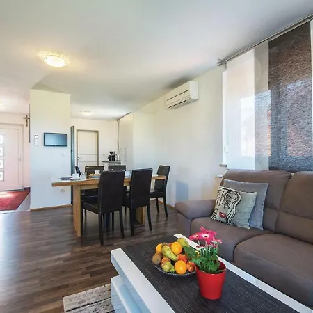 Two-bedroom In Apartament Galižana